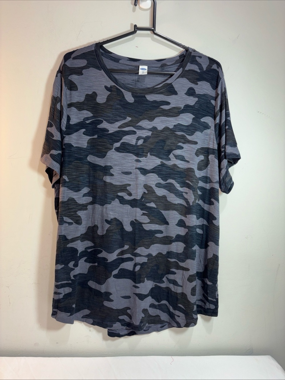 Old Navy Women’s  XL Gray & Black Camo Short-Sleeve Tee. 872 SOLD